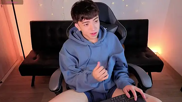 onlinenico online show from January 6, 2026, 8:13 pm