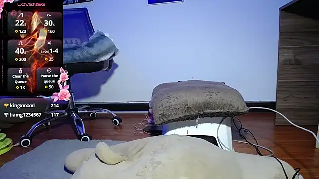 moonligth18 online show from October 4, 2025, 12:12 am