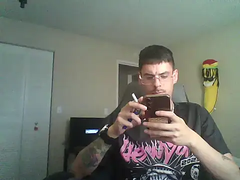 latinosatiro94 online show from October 2, 2025, 10:57 pm