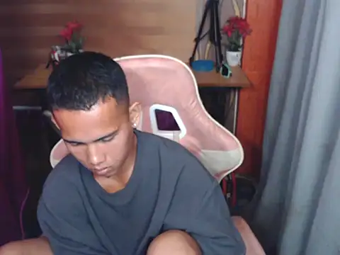 hotdick zack online show from November 13, 2025, 6:34 pm