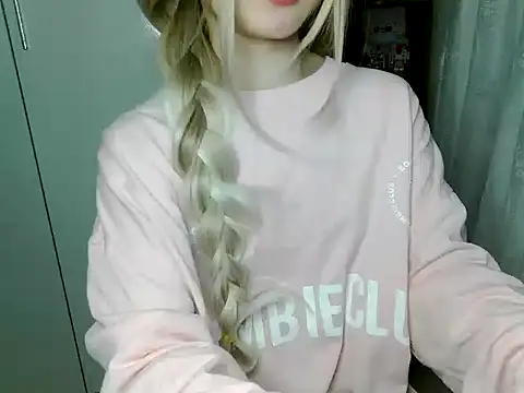 Annabelle-e online show from March 3, 2026, 6:26 pm