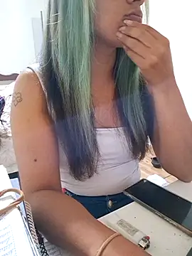 Snapshot of euahotmarii20 chatting on October 27, 2025, 4:13 am euahotmarii20 online show from October 27, 2025, 4:13 am