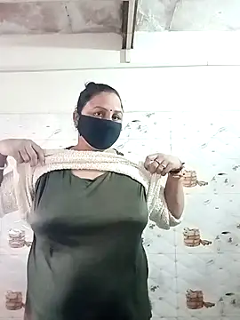 Rakhi sawant143 online show from December 3, 2025, 2:12 am