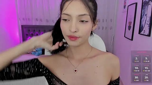 Mia Clay1 online show from June 19, 2026, 8:36 pm