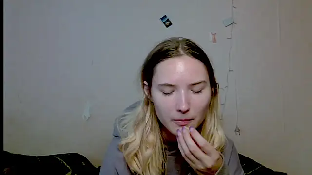  kikiclark   online show from October 5, 2025, 9:22 am