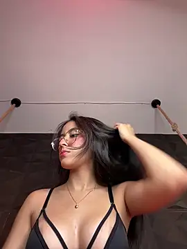 Juanita-Diaz online show from October 8, 2025, 8:31 pm