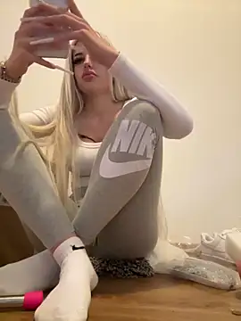 Steffi Snowbunny online show from September 16, 2025, 2:18 pm