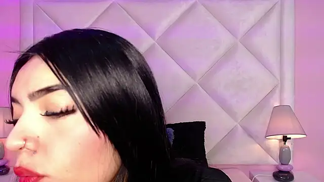 Miaa Smithh   online show from October 30, 2025, 12:25 pm