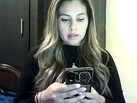 Valery  Rouse  online show from February 1, 2026, 3:38 am