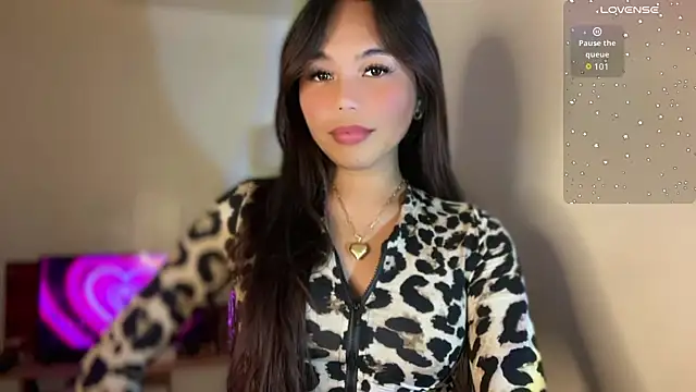 Snapshot of _petitegirlx69_ chatting on January 9, 2026, 5:53 pm petitegirlx69 online show from January 9, 2026, 5:53 pm