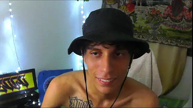 Snapshot of Crxxxsh chatting on September 10, 2025, 2:43 am Crxxxsh online show from September 10, 2025, 2:43 am