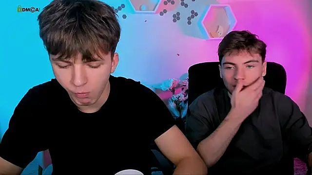 travis wolf  online show from December 4, 2025, 7:57 pm