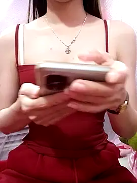 CherryBeii online show from February 4, 2026, 1:28 pm