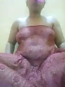 Snapshot of RubyBhabhiHub chatting on September 16, 2025, 5:03 pm RubyBhabhiHub online show from September 16, 2025, 5:03 pm