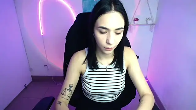 Snapshot of Bella_Night4 chatting on October 30, 2025, 7:17 am Bella Night4 online show from October 30, 2025, 7:17 am