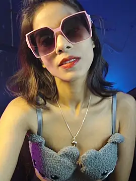 royeoy22 online show from April 22, 2026, 10:11 am