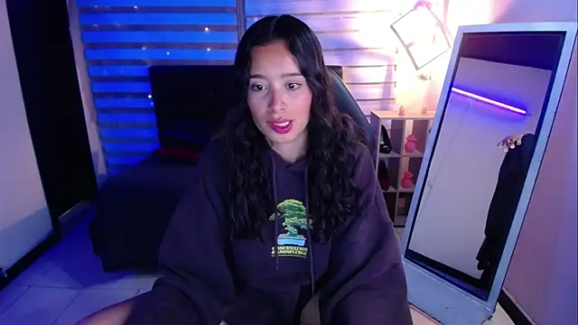  Mia Evans 1 online show from October 6, 2025, 1:01 pm