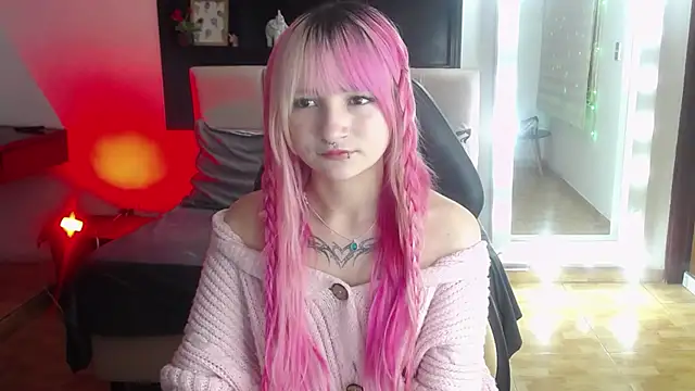  Charlotte Collins  online show from July 3, 2026, 4:02 pm