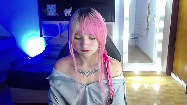  Charlotte Collins  online show from June 17, 2026, 3:33 pm