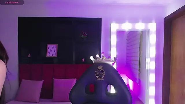  Charlotte Collins  online show from September 19, 2025, 3:05 pm