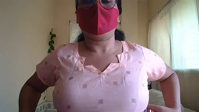 Snapshot of Elena_cruz5 chatting on July 28, 2026, 4:20 am Elena cruz5 online show from July 28, 2026, 4:20 am