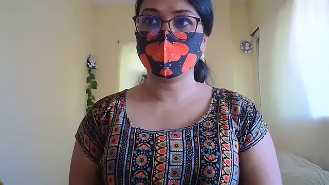 Snapshot of Elena_cruz5 chatting on August 1, 2026, 10:46 am Elena cruz5 online show from August 1, 2026, 10:46 am