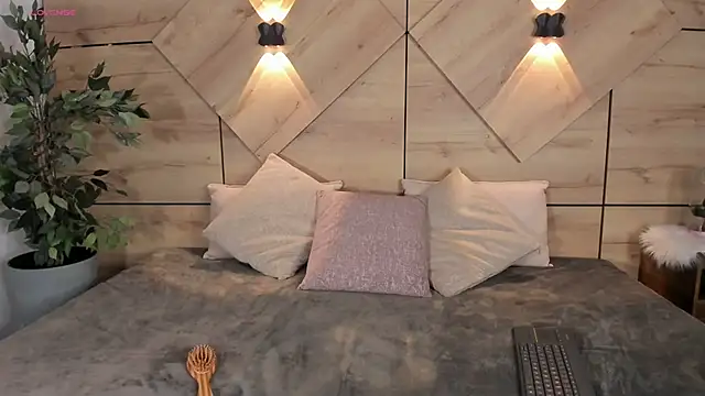 Vale Lux online show from October 10, 2025, 12:06 pm