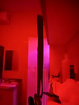 Snapshot of SaraBust chatting on October 18, 2025, 2:24 am SaraBust online show from October 18, 2025, 2:24 am