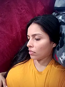 Snapshot of SaraBust chatting on October 5, 2025, 4:20 pm SaraBust online show from October 5, 2025, 4:20 pm