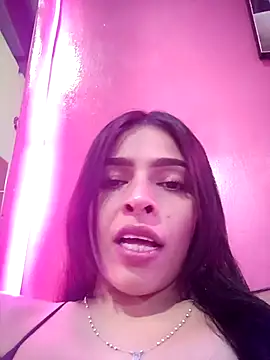 Snapshot of SaraBust chatting on September 24, 2025, 5:19 pm SaraBust online show from September 24, 2025, 5:19 pm