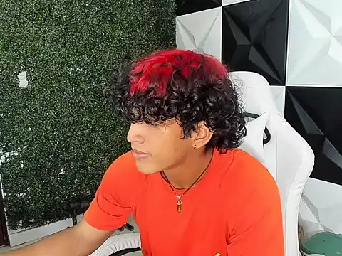 bull cam online show from December 22, 2025, 4:07 pm