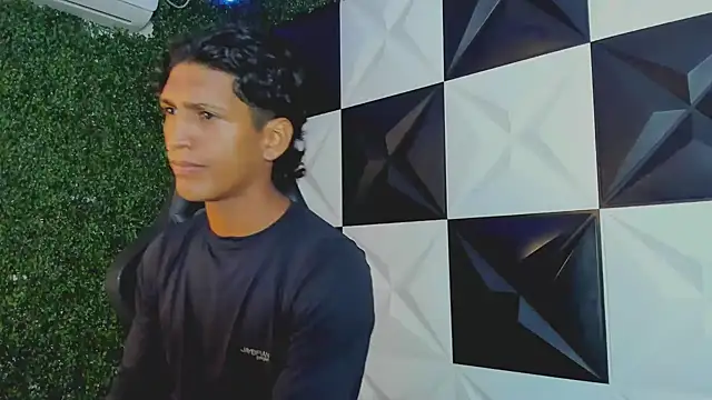 bull cam online show from September 26, 2025, 7:21 pm