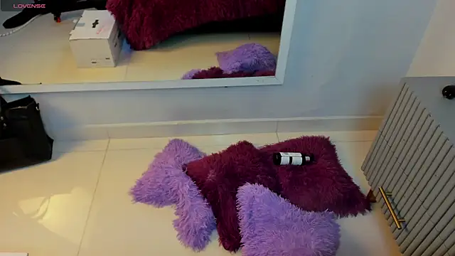 Mia Valentine  online show from March 2, 2026, 8:05 pm