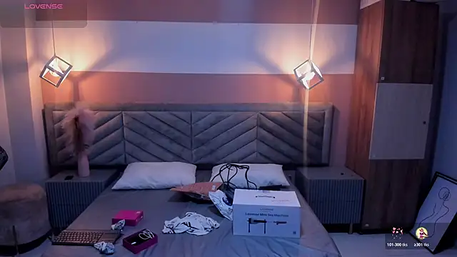 Mia Valentine  online show from October 25, 2025, 7:36 pm