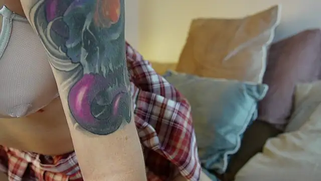 Takopi  online show from December 2, 2025, 2:23 am