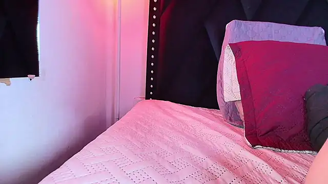 Snapshot of maraa_X chatting on March 5, 2026, 7:43 pm maraa X online show from March 5, 2026, 7:43 pm