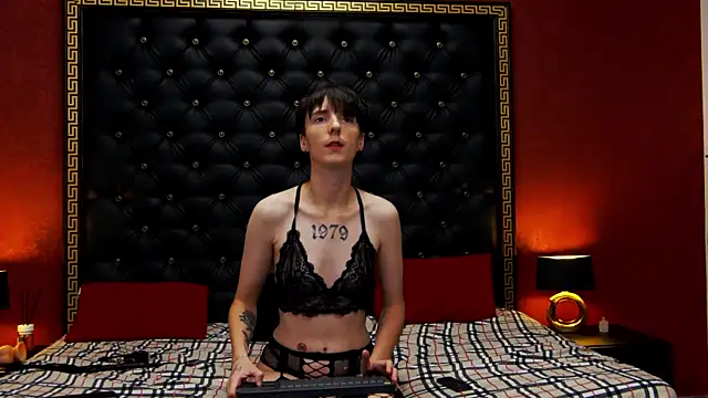 Luna Devil  online show from September 10, 2025, 5:23 pm