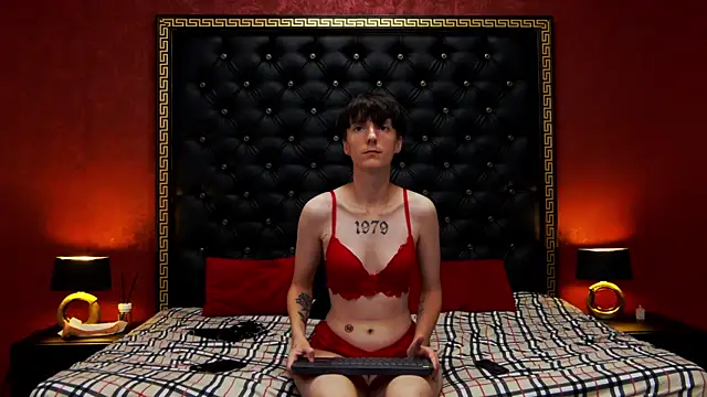 Luna Devil  online show from September 9, 2025, 5:33 pm