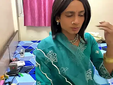 LuvLayla online show from October 18, 2025, 6:21 pm