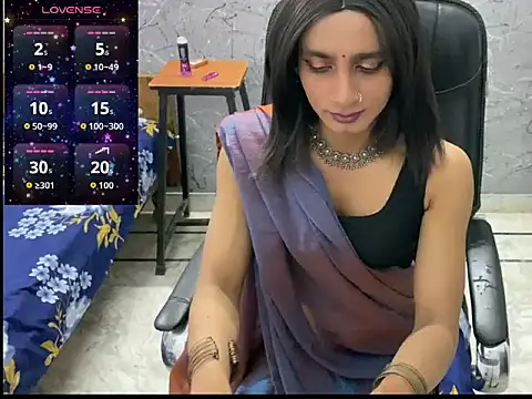 Snapshot of LuvLayla chatting on June 14, 2026, 10:00 pm LuvLayla online show from June 14, 2026, 10:00 pm