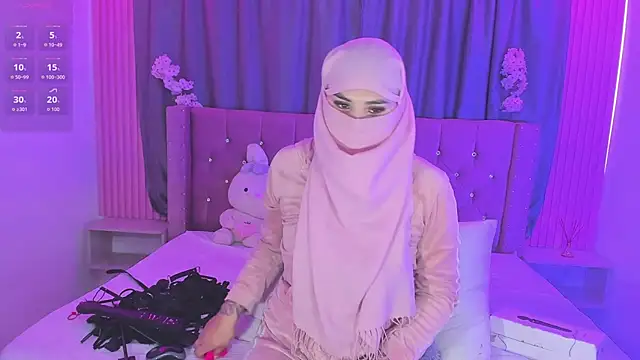 Nayla-Mouna online show from August 6, 2026, 7:53 pm