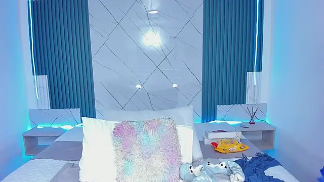 Nayla-Mouna online show from September 27, 2025, 12:33 pm