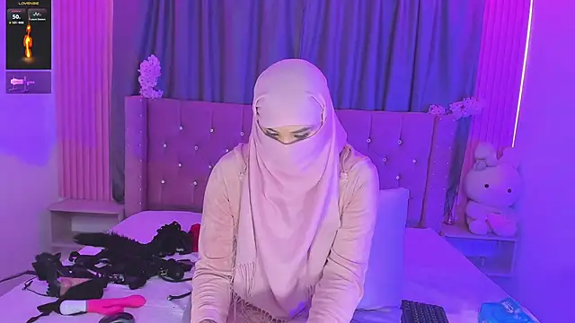 Nayla-Mouna online show from June 17, 2026, 7:57 pm