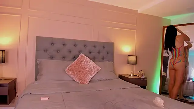 ALICESANDOVAL online show from September 24, 2025, 11:39 am