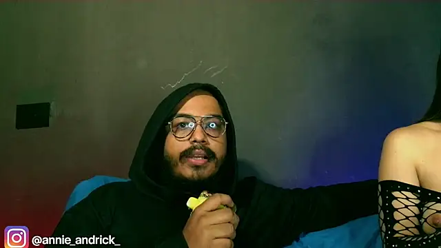  leda swan  online show from October 13, 2025, 2:18 pm