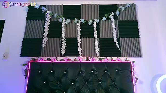  leda swan  online show from March 2, 2026, 1:18 pm