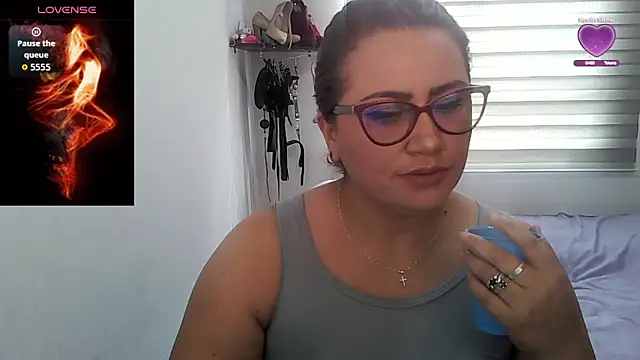 Vesper Vixen online show from September 19, 2025, 1:48 pm