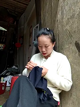liu-liusexy online show from April 24, 2026, 2:57 am
