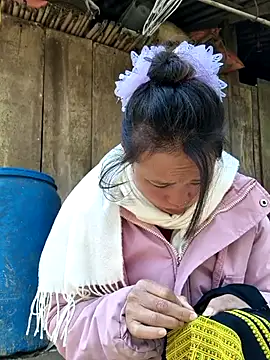 liu-liusexy online show from December 2, 2025, 3:30 am