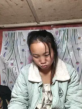 liu-liusexy online show from November 17, 2025, 1:15 pm